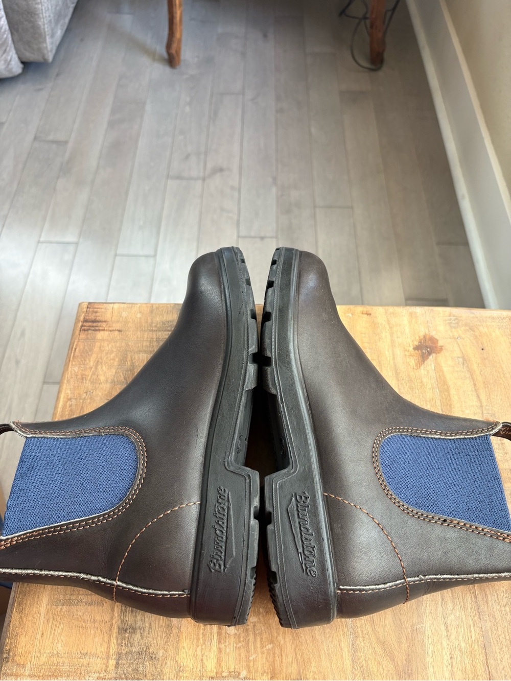 Blundstone Women’s Boots - Dark Brown with Navy Elastic - Picture 4 of 11